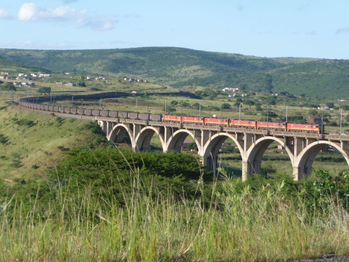 ewig langer Güterzug